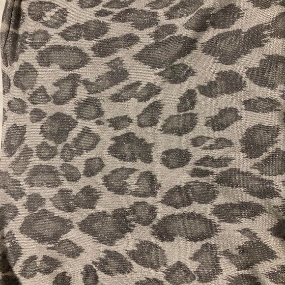 Chico’s Leopard Print Lightweight Sweater - Size 3 - Picture 6 of 6